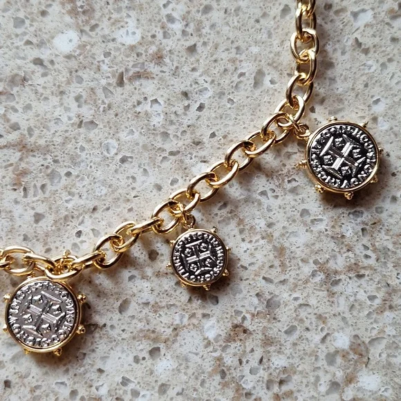 Gold charm necklace - Picture 3 of 5